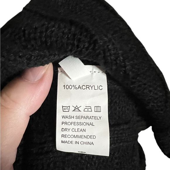 A new black knit sweater , open front with pockets in size - Picture 4 of 7